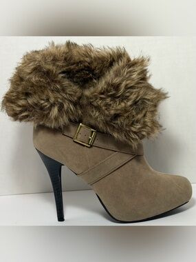 Rue21 etc! Tan Faux Fur Cuff Buckle High Heel Ankle Boots Size L (8/9)